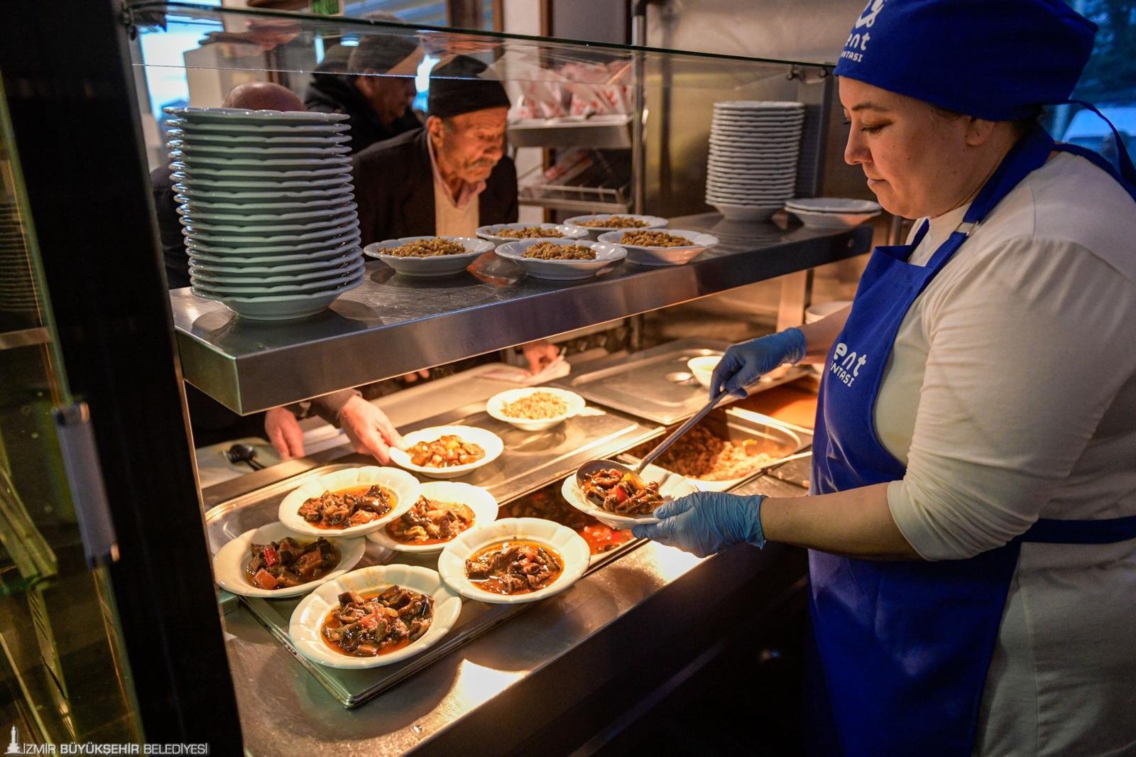 İzmir Büyükşehir Belediyesi, ekonomik zorlukların gölgesinde geçen Ramazan ayında "Kent