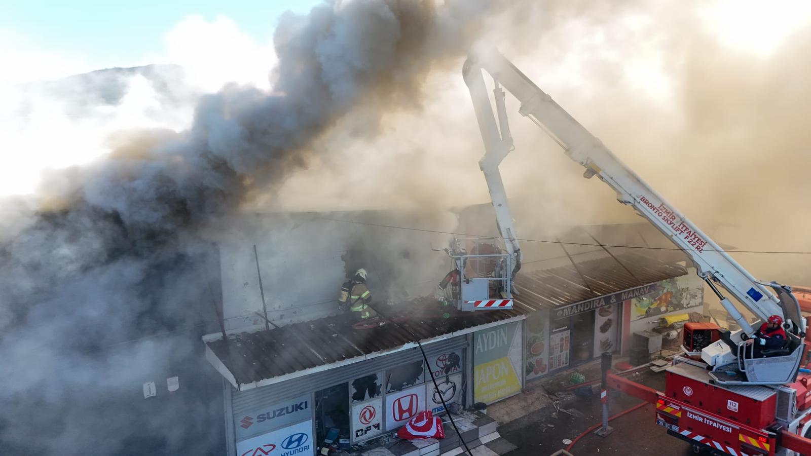 Buca 6. Sanayi Sitesi’nde kabus! Patlama sesleri arasında alevler 3 dükkanı yuttu