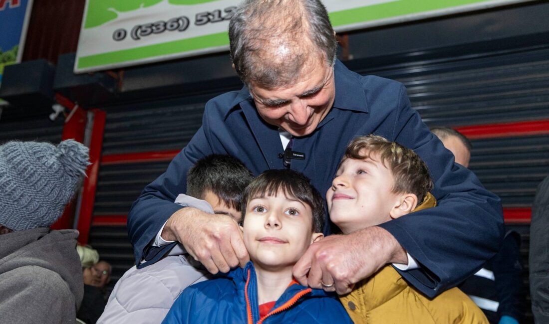 Buca Belediye Başkanı Görkem Duman ile omuz omuza oruç açan