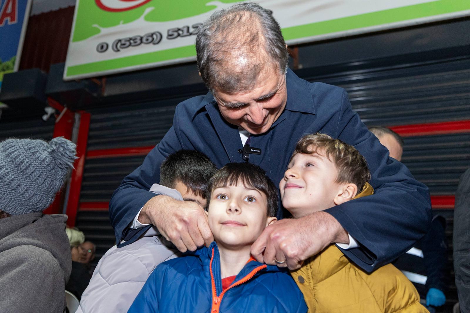 Buca’da 3 bin kişilik gönül sofrası! Başkan Tugay: "Önce Allah’tan sonra sizden güç alıyoruz"