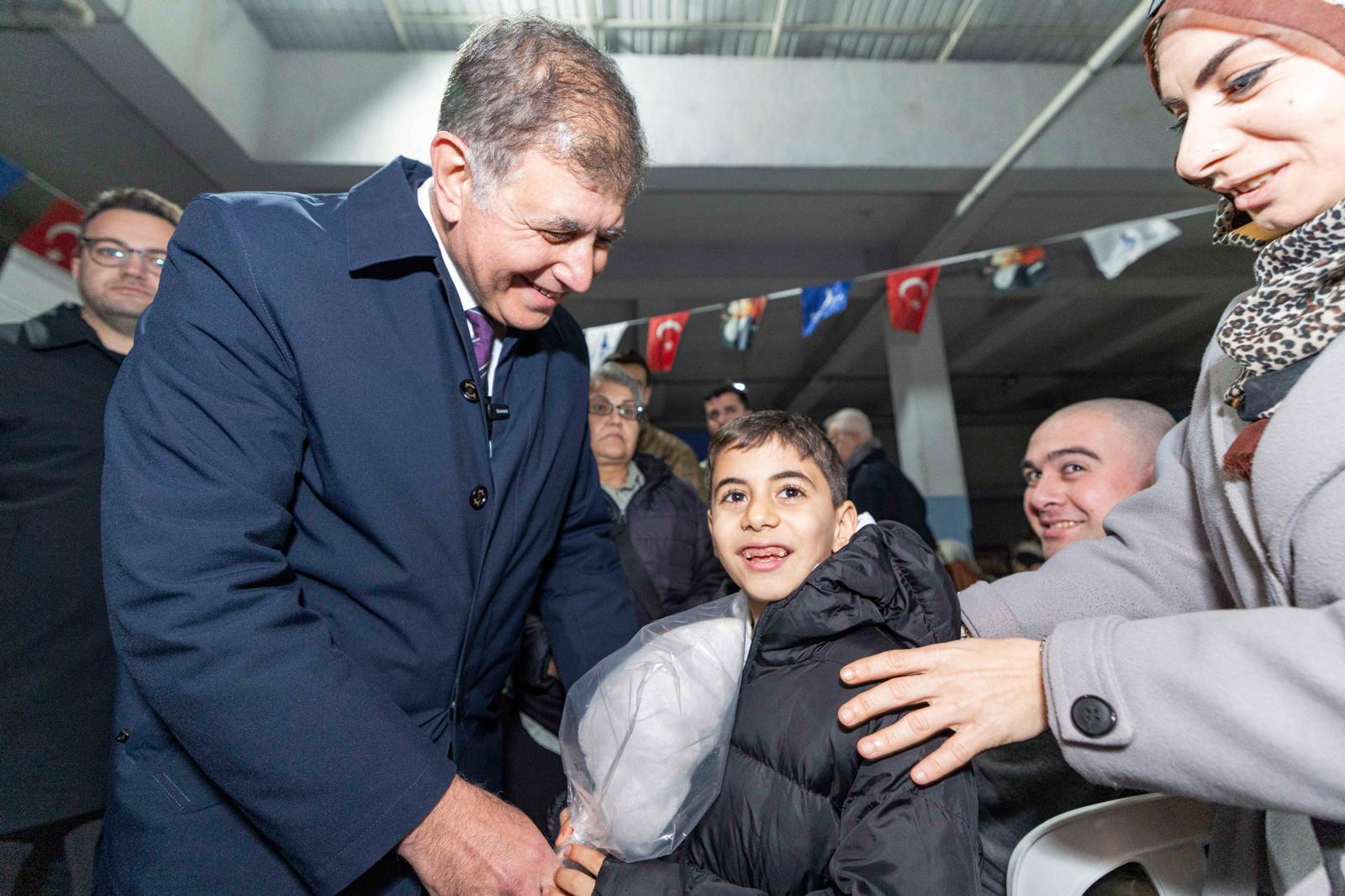 Buca’da 3 bin kişilik gönül sofrası! Başkan Tugay: "Önce Allah’tan sonra sizden güç alıyoruz" 5 Buca’da 3 bin kişilik gönül sofrası! Başkan Tugay: "Önce Allah’tan sonra sizden güç alıyoruz"