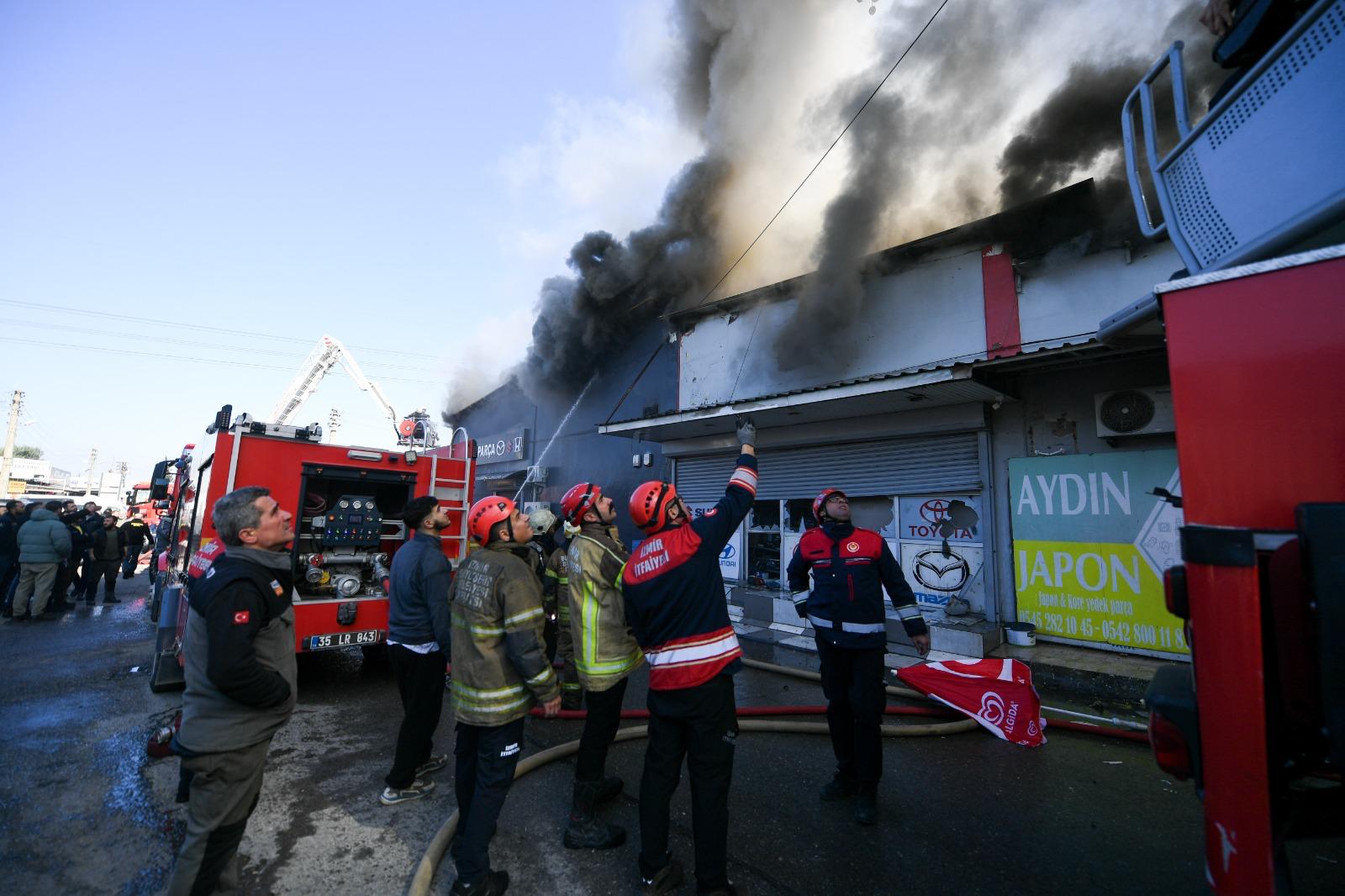 Buca 6. Sanayi Sitesi’nde kabus! Patlama sesleri arasında alevler 3 dükkanı yuttu