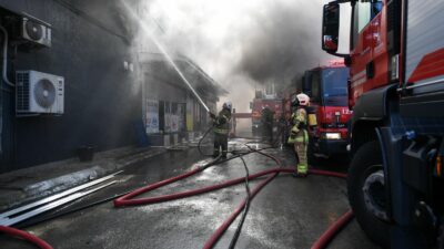 İzmir’de korku dolu dakikalar! Yedek parça dükkanında başlayan yangın sanayiyi