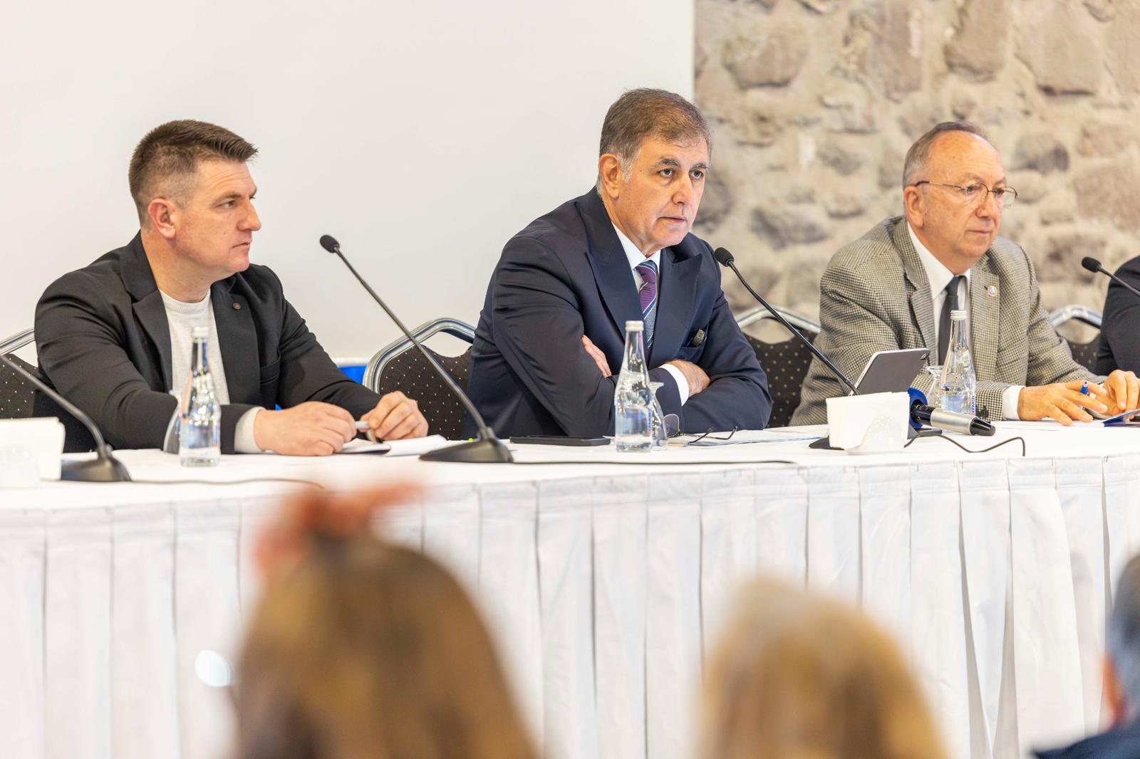 İzmir Büyükşehir Belediyesi, kentin tarım geleceğini "Kooperatif Buluşmaları" ile garanti