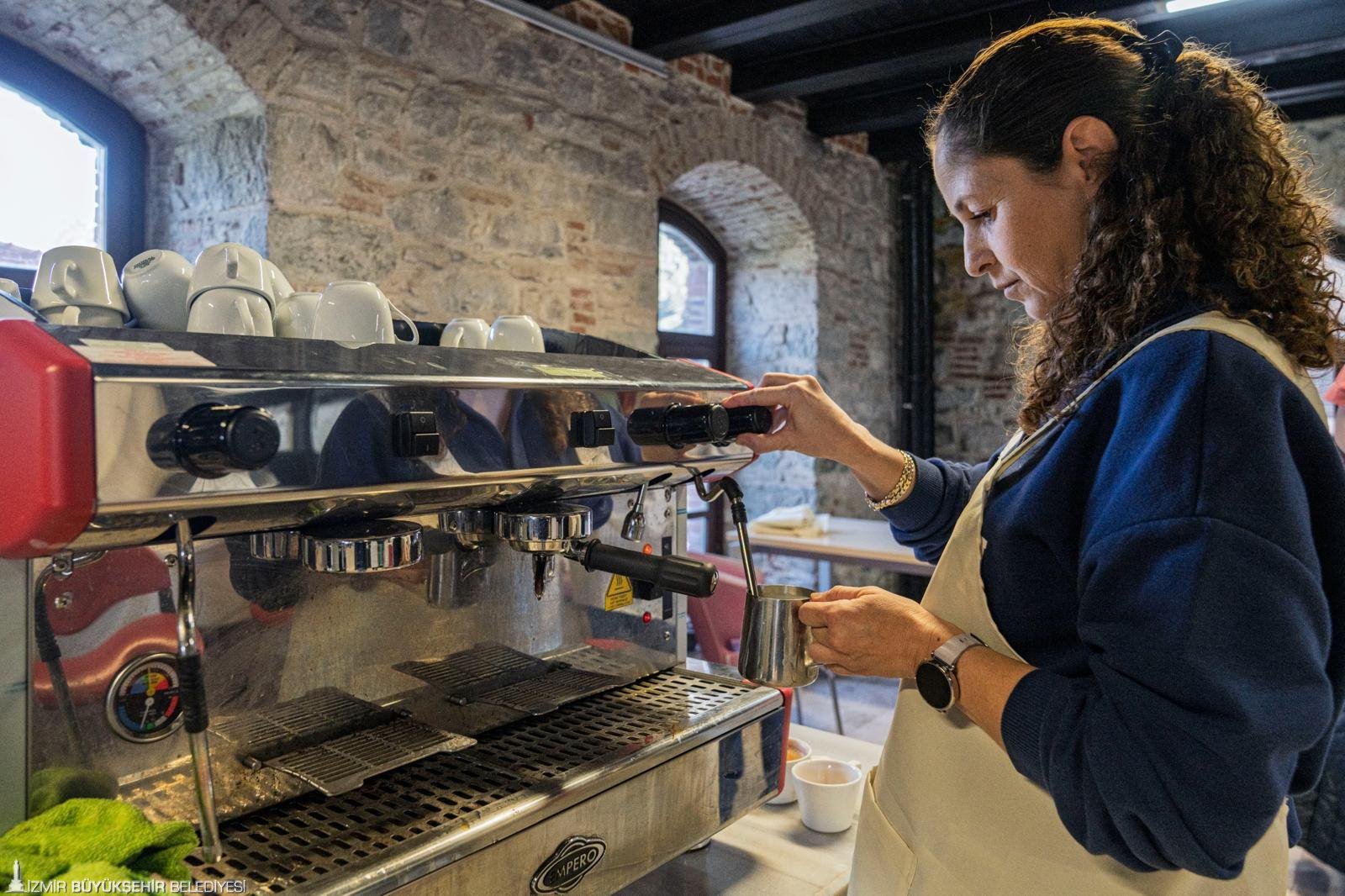 İzmir'in istihdam kalesi Meslek Fabrikası 145 bin kişiye 'altın bilezik' taktı 9 İzmir'in istihdam kalesi Meslek Fabrikası 145 bin kişiye 'altın bilezik' taktı