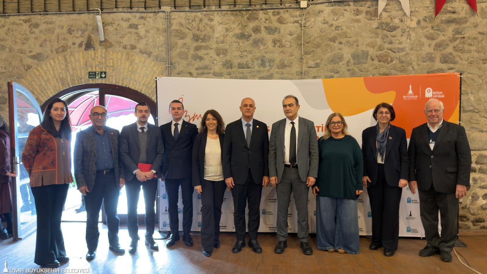 İzmir Seninle ile gençlerin önündeki engeller kalkıyor: İş dünyası gençlerden ne bekliyor? 3 İzmir Seninle ile gençlerin önündeki engeller kalkıyor: İş dünyası gençlerden ne bekliyor?