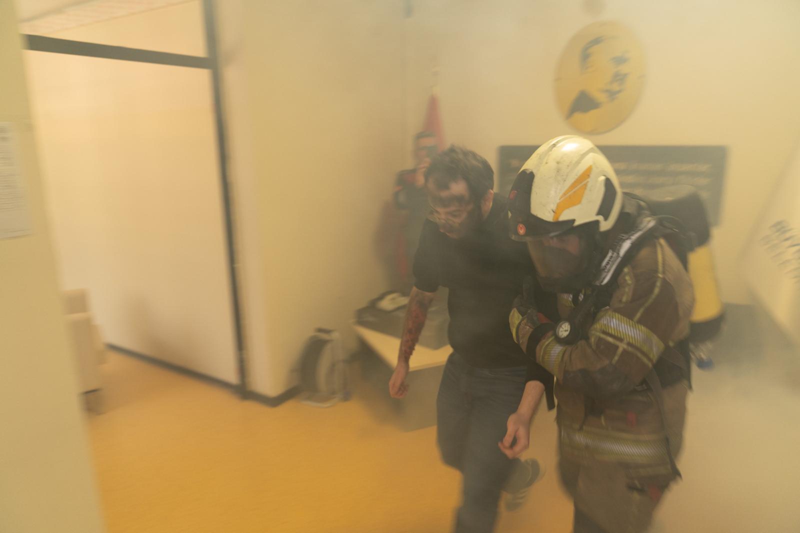 İzmir’de 6,8’lik senaryo! Belediye binasında alarm!