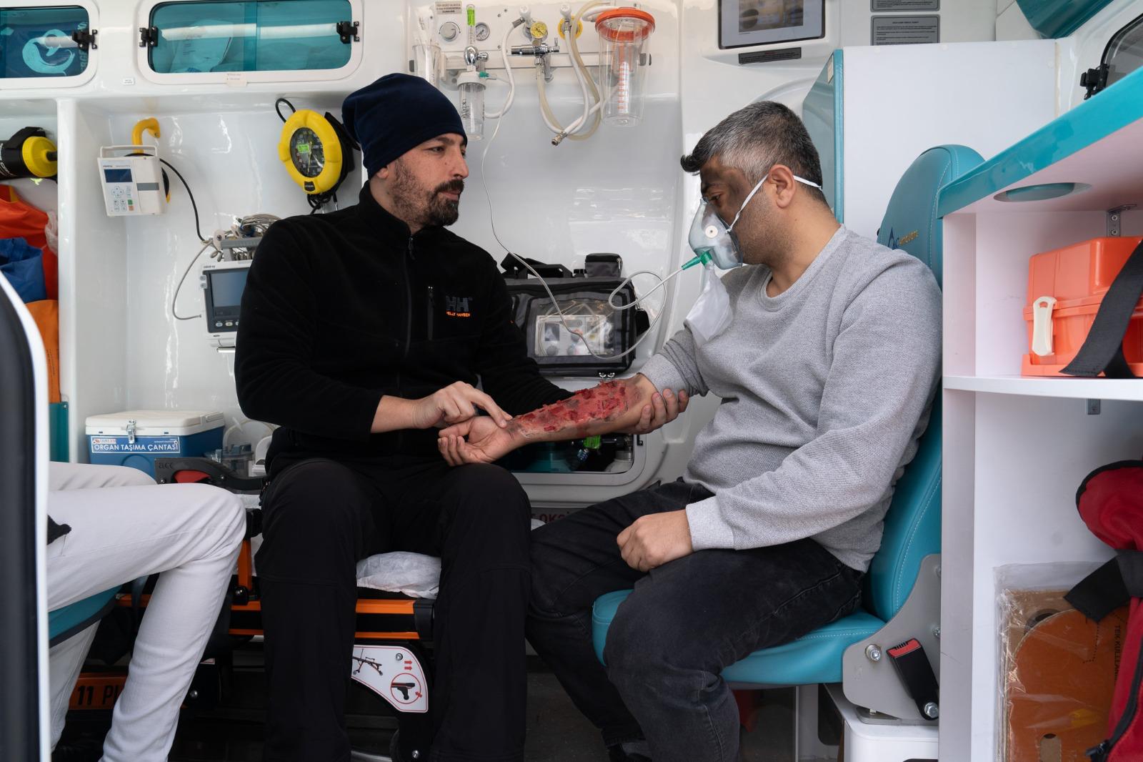 İzmir’de 6,8’lik senaryo! Belediye binasında alarm!