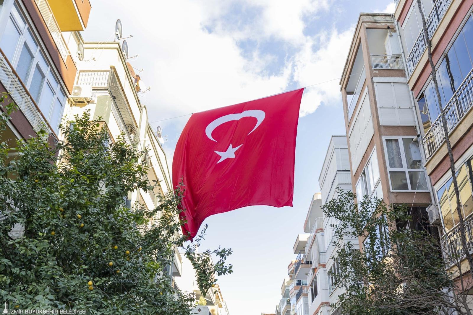 Şehit İbrahim Bolat'ın adı İzmir'de yaşatılacak: Başkan Tugay'dan acılı aileye taziye 1 Şehit İbrahim Bolat'ın adı İzmir'de yaşatılacak: Başkan Tugay'dan acılı aileye taziye