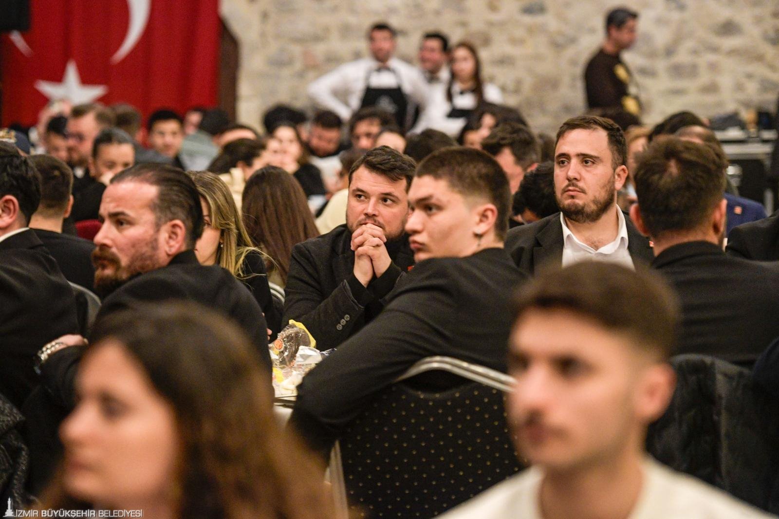 Başkan Tugay'dan 'Kale' çıkışı ve 'İzmir' mesajı: "Burası İzmir; başka yere benzemez" 7 Başkan Tugay'dan 'Kale' çıkışı ve 'İzmir' mesajı: "Burası İzmir; başka yere benzemez"