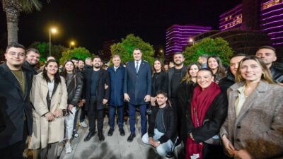 İzmir’de 'Kardeşlik Sofrası'nda konuşan Cemil Tugay'dan zehir zemberek mesajlar! Üzerlerine