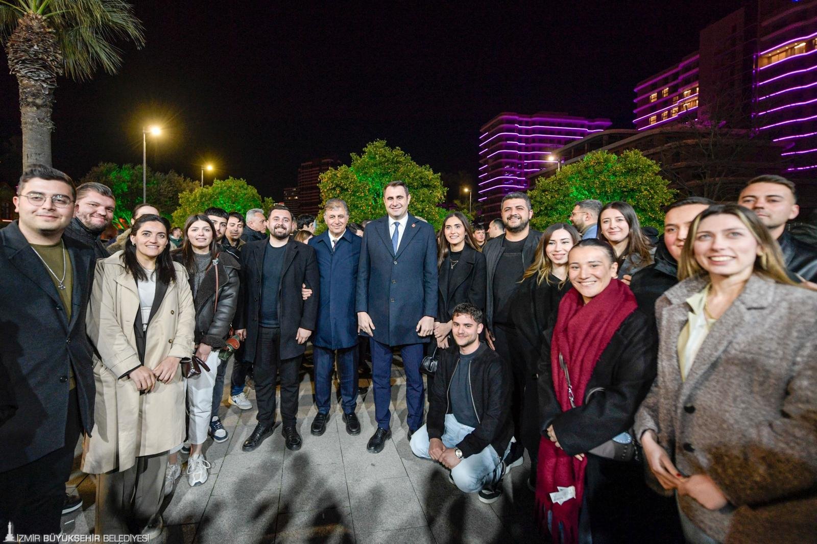 Başkan Tugay'dan 'Kale' çıkışı ve 'İzmir' mesajı: "Burası İzmir; başka yere benzemez" 9 Başkan Tugay'dan 'Kale' çıkışı ve 'İzmir' mesajı: "Burası İzmir; başka yere benzemez"