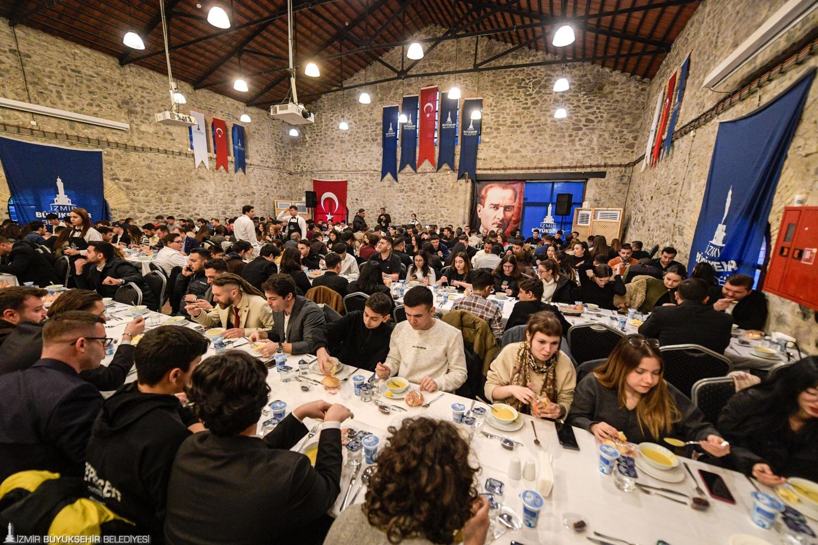 Başkan Tugay'dan 'Kale' çıkışı ve 'İzmir' mesajı: "Burası İzmir; başka yere benzemez" 2 Başkan Tugay'dan 'Kale' çıkışı ve 'İzmir' mesajı: "Burası İzmir; başka yere benzemez"