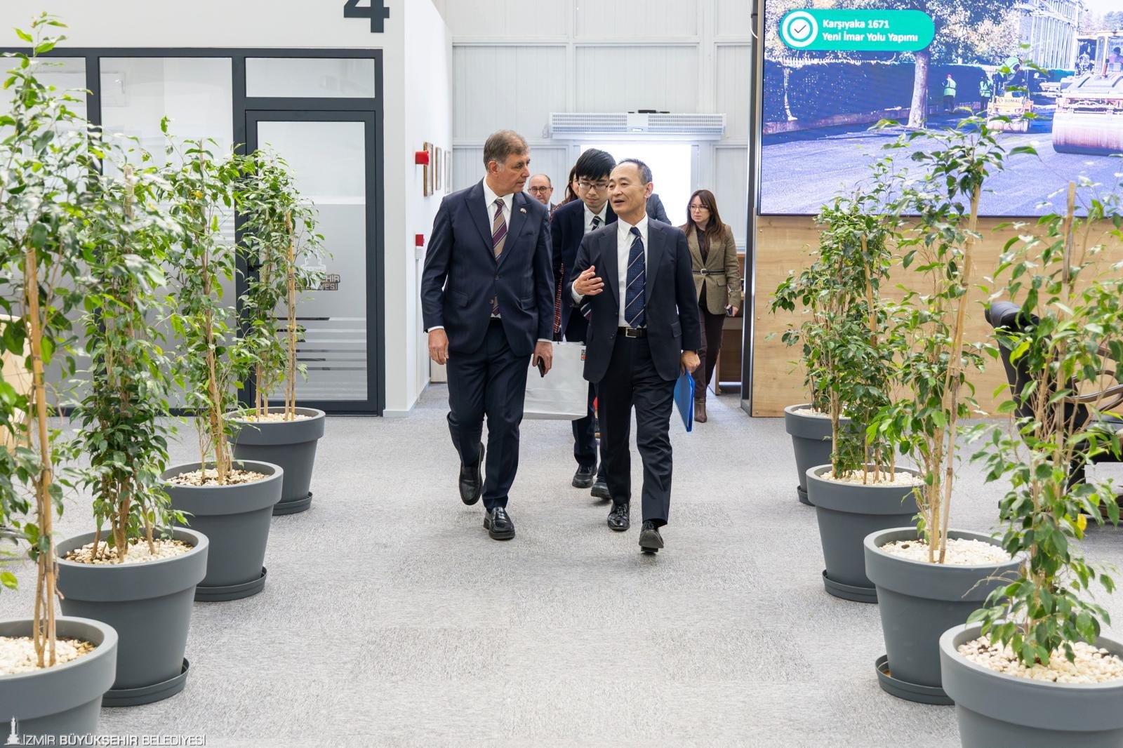 Japonya - İzmir ilişkileri güçleniyor: Başkonsolostan Tugay'a ziyaret 1 Japonya - İzmir ilişkileri güçleniyor: Başkonsolostan Tugay'a ziyaret