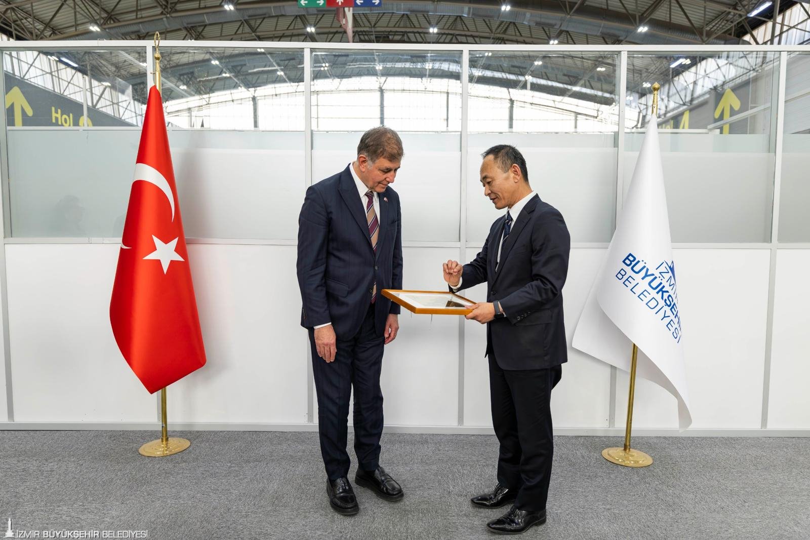 Japonya - İzmir ilişkileri güçleniyor: Başkonsolostan Tugay'a ziyaret 3 Japonya - İzmir ilişkileri güçleniyor: Başkonsolostan Tugay'a ziyaret