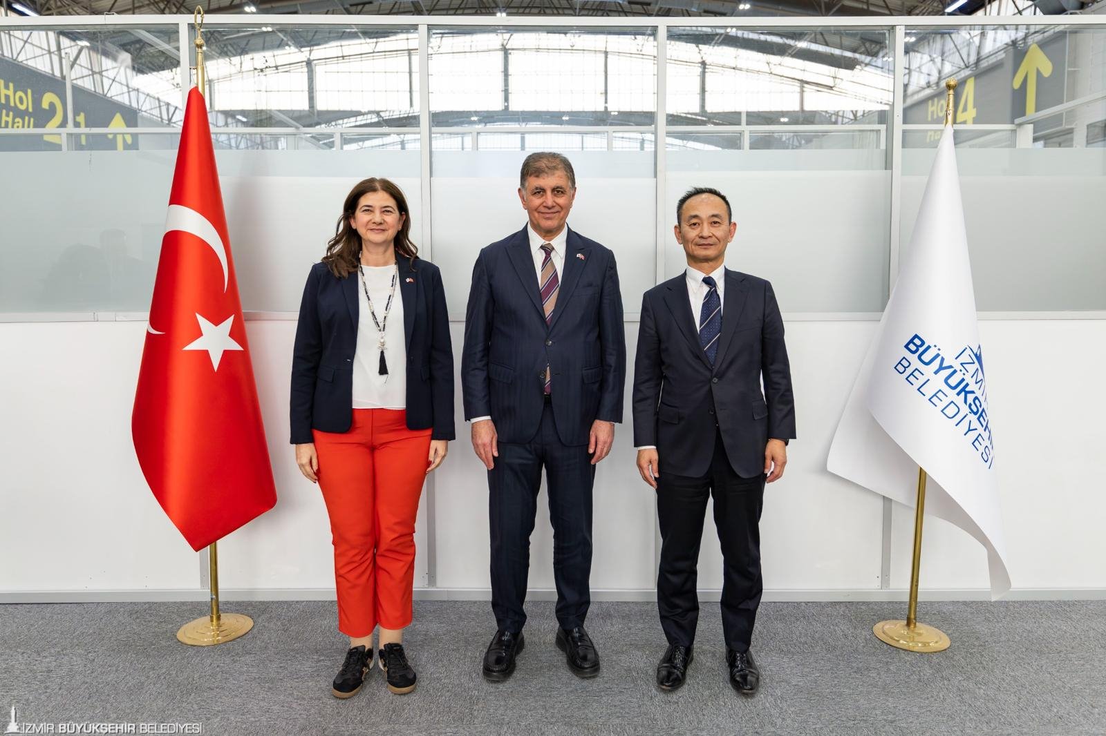 Japonya - İzmir ilişkileri güçleniyor: Başkonsolostan Tugay'a ziyaret 2 Japonya - İzmir ilişkileri güçleniyor: Başkonsolostan Tugay'a ziyaret