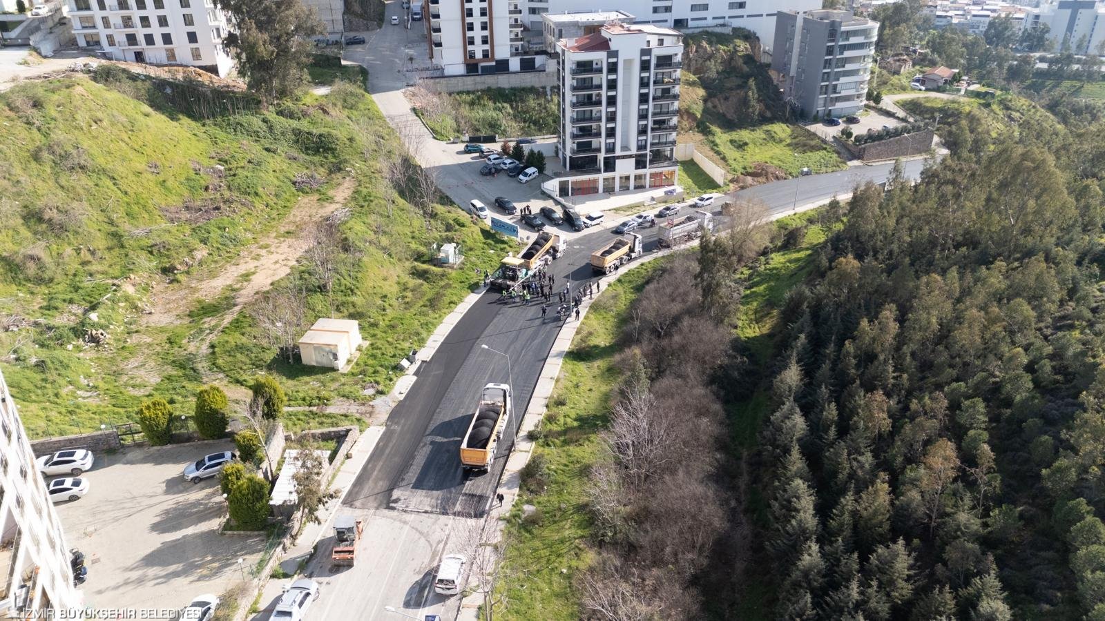 İzmir’in 4 ilçesinde eş zamanlı asfalt seferberliği: Gıda Çarşısı'na otopark müjdesi
