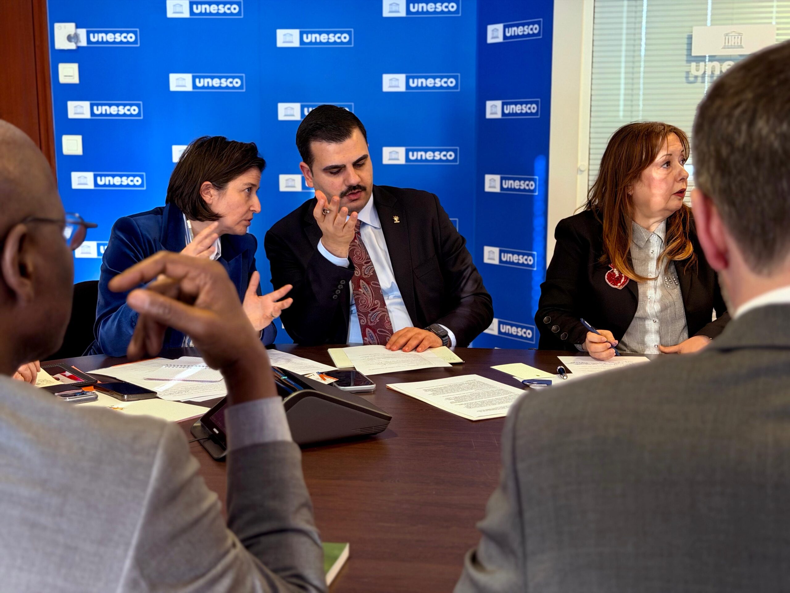 AK Parti Genel Sekreteri İnan'dan Paris'te İzmir diplomasisi