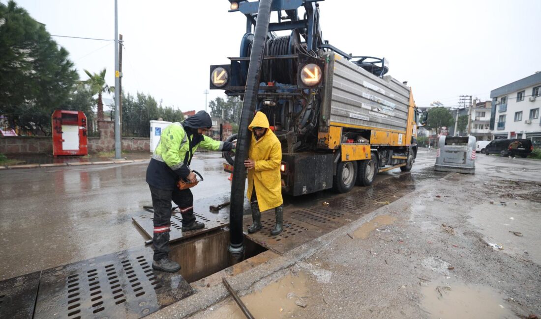 Meteoroloji’den korkutan uyarı! İzmir sağanağa teslim olurken metrekareye düşen yağış