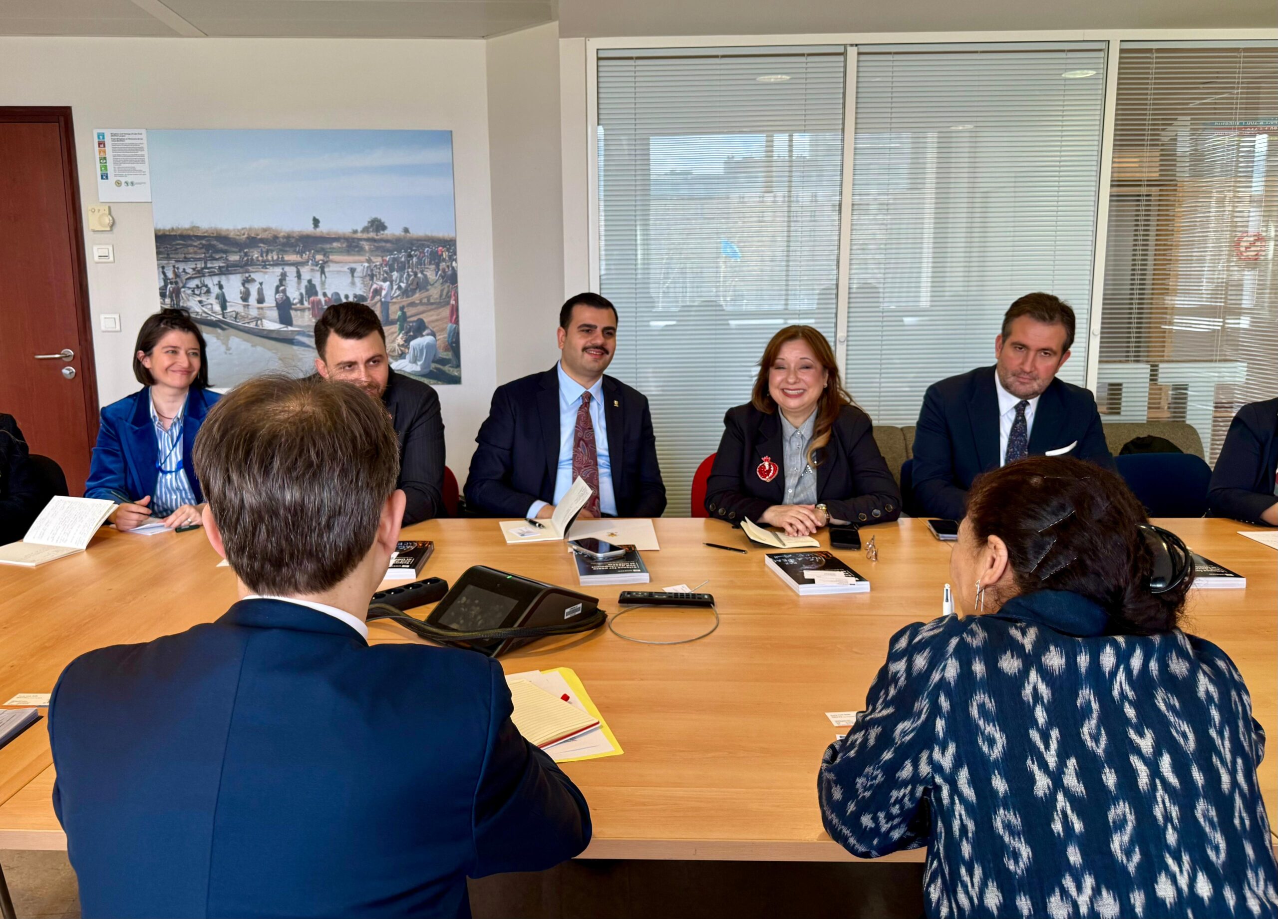 AK Parti Genel Sekreteri İnan'dan Paris'te İzmir diplomasisi