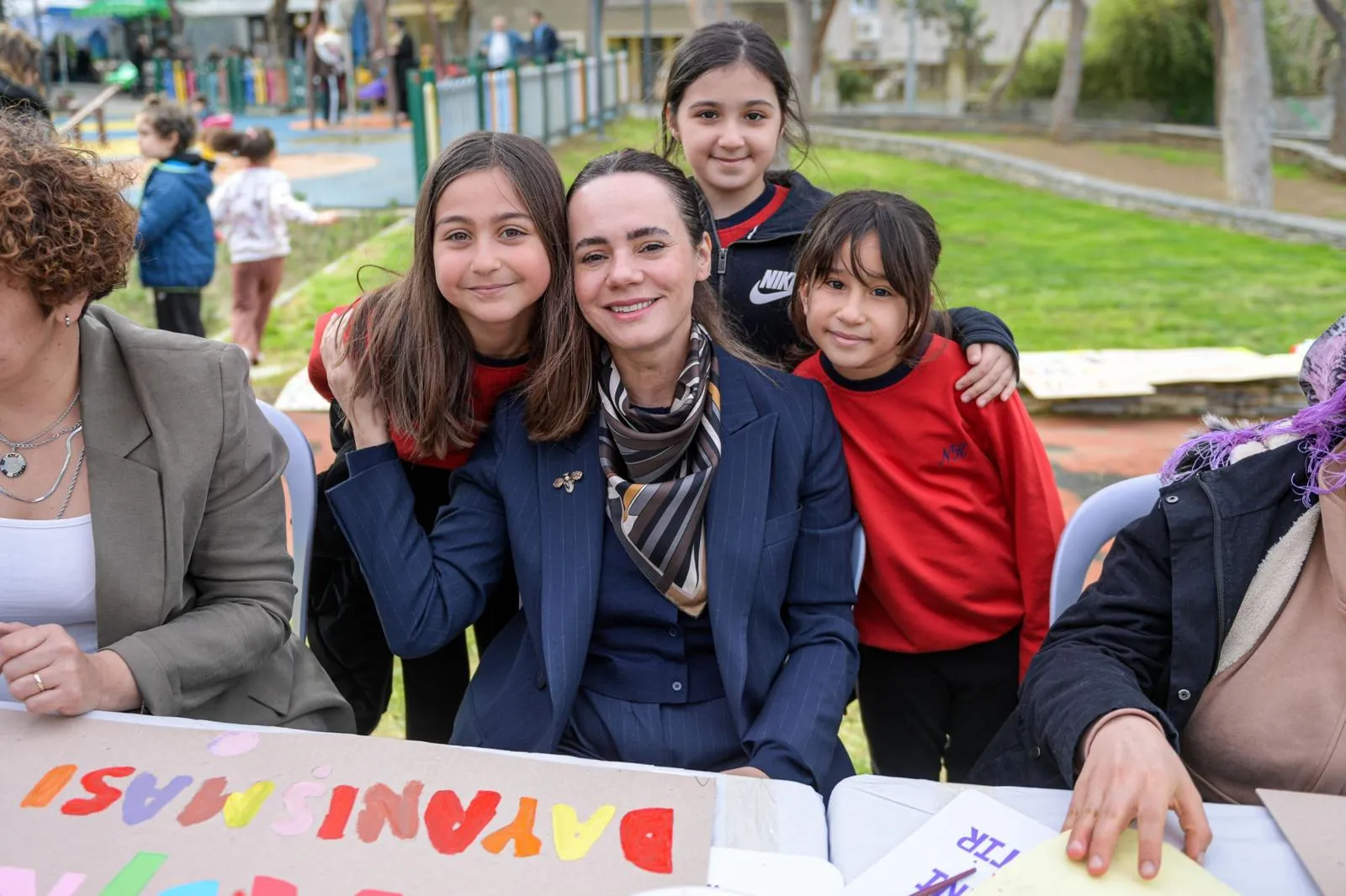 İzmir’de 8 Mart ateşi erken yandı! Pankartlar hazır, kadınların sesi "Dayanışma Noktaları"ndan yükseliyor 7 İzmir’de 8 Mart ateşi erken yandı! Pankartlar hazır, kadınların sesi "Dayanışma Noktaları"ndan yükseliyor