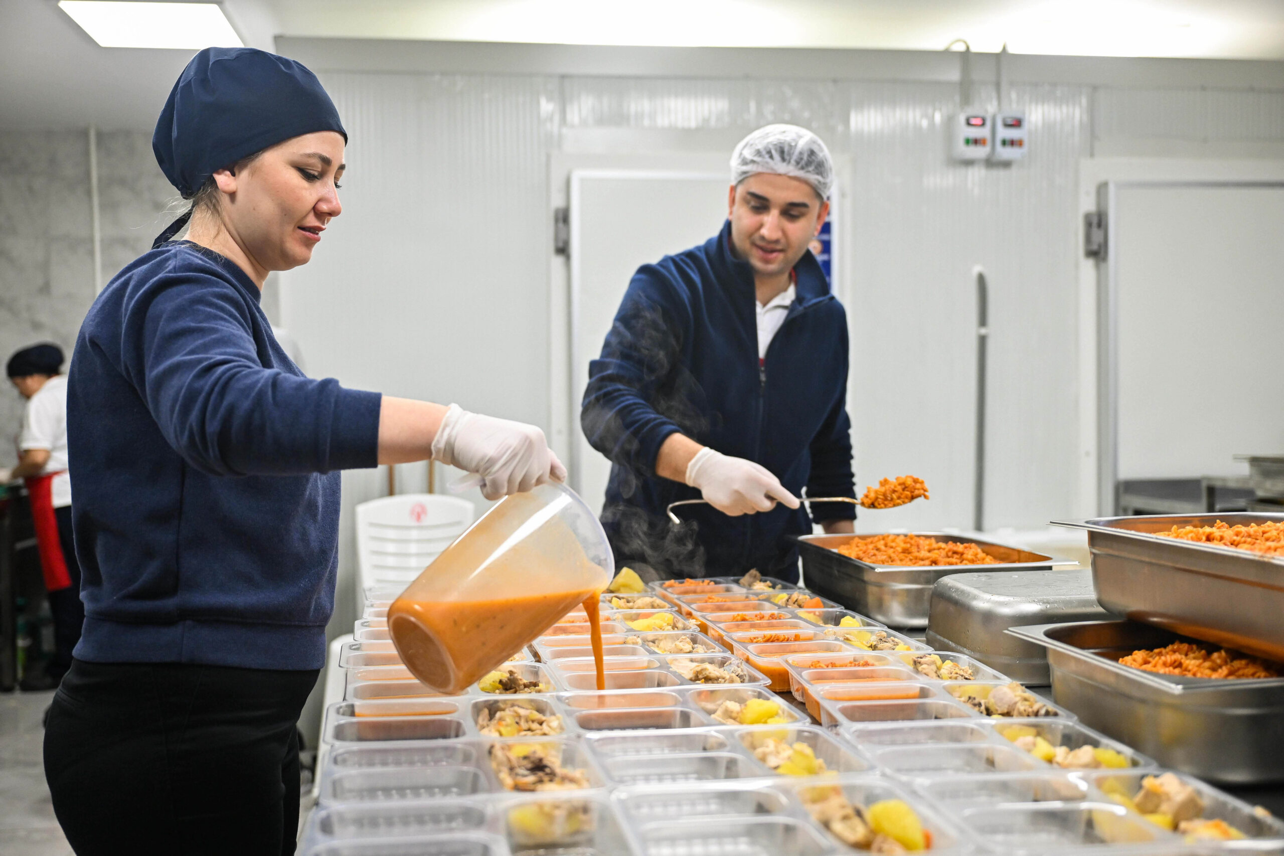 Bornova Kent Lokantası’nda dayanışma sofrası büyüyor