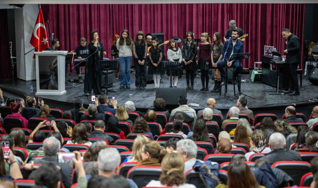 Türk müziğinin iki unutulmaz ismi Barış Manço ve Cem Karaca’nın