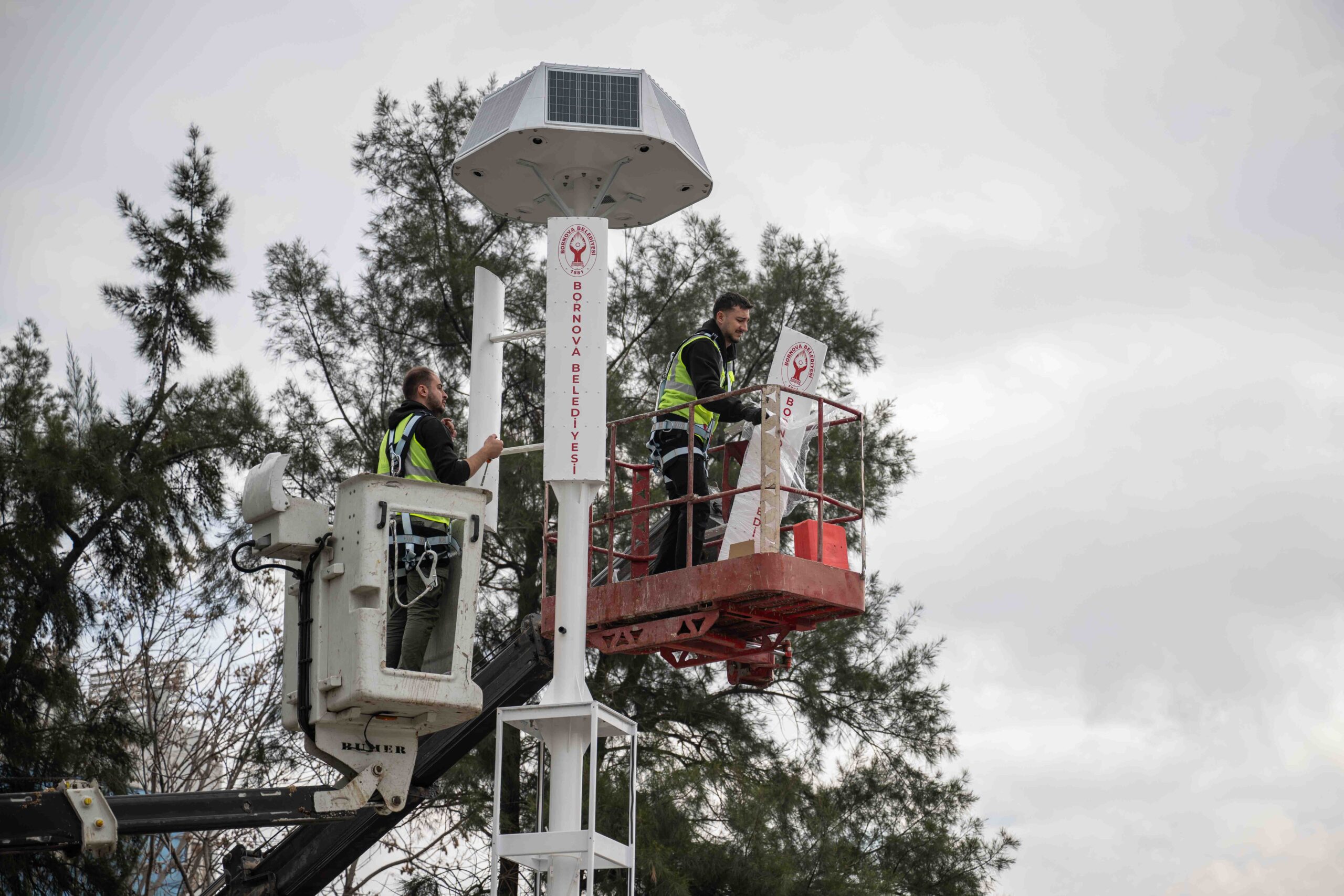 Bornova’dan Türkiye’ye enerji hamlesi: En kapsamlı hibrit direk Abide-i Hürriyet Meydanı’nda