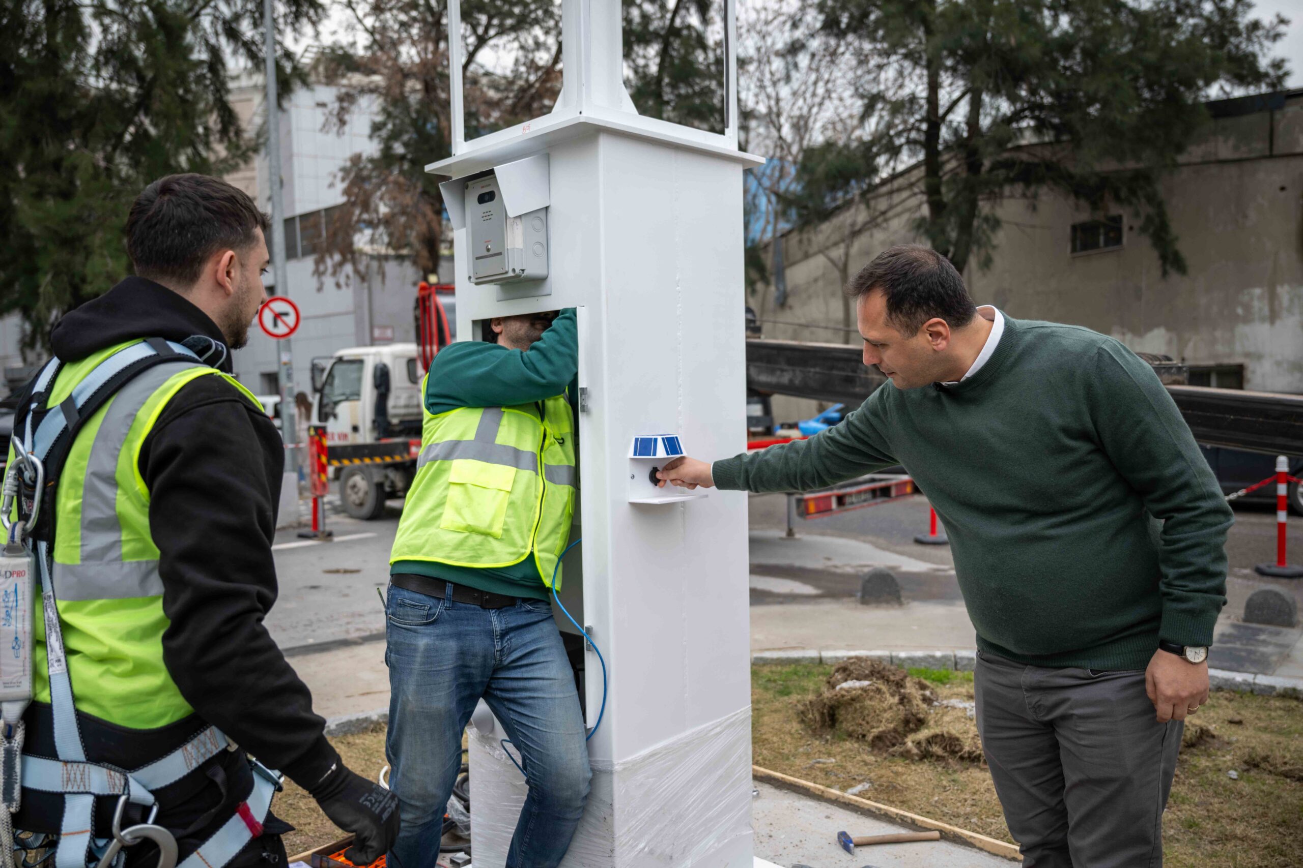 Bornova’dan Türkiye’ye enerji hamlesi: En kapsamlı hibrit direk Abide-i Hürriyet Meydanı’nda