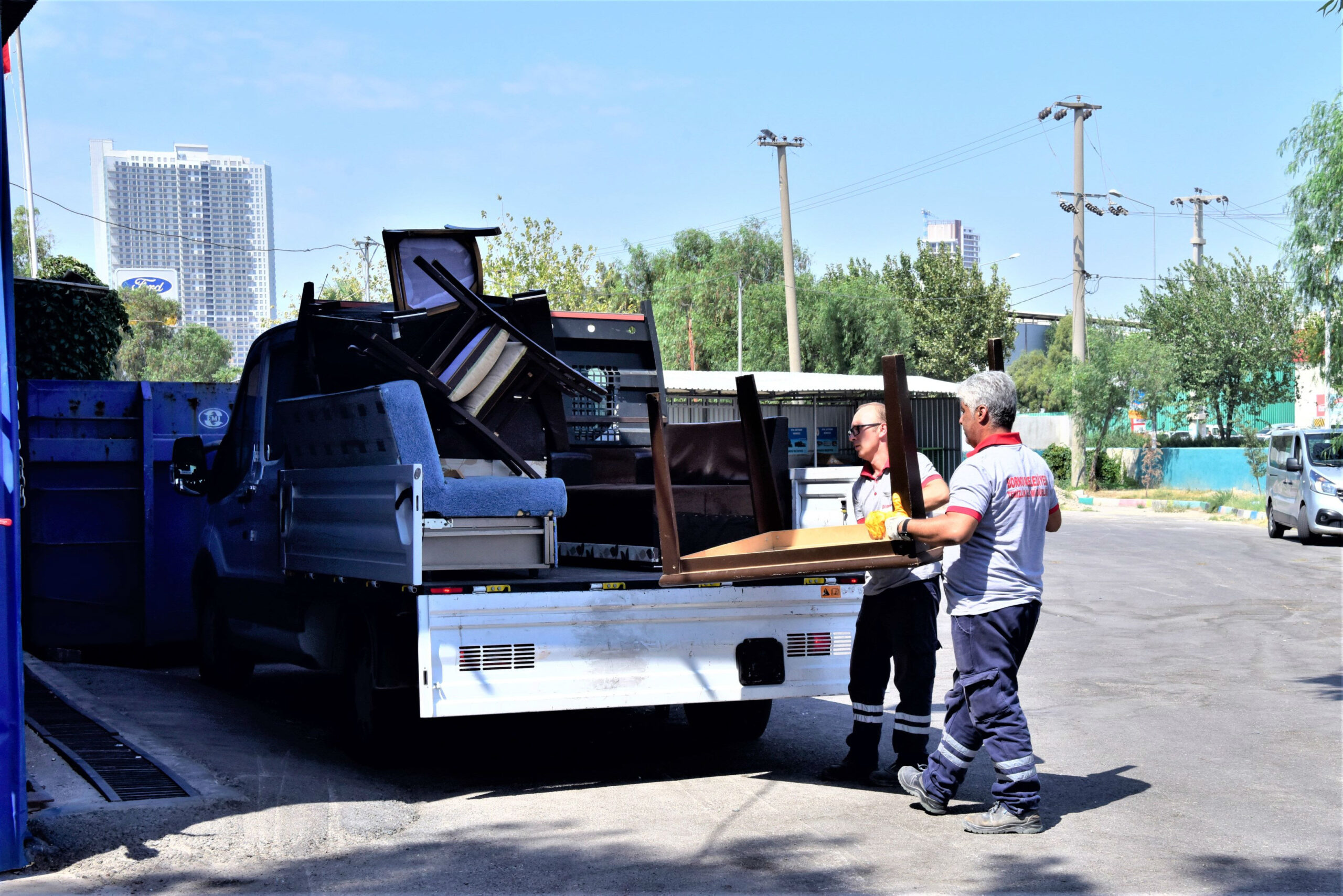Bornova’dan sel mağdurlarına güçlü dayanışma: Askıda Eşya Kampanyası ile ihtiyaçlar karşılanıyor