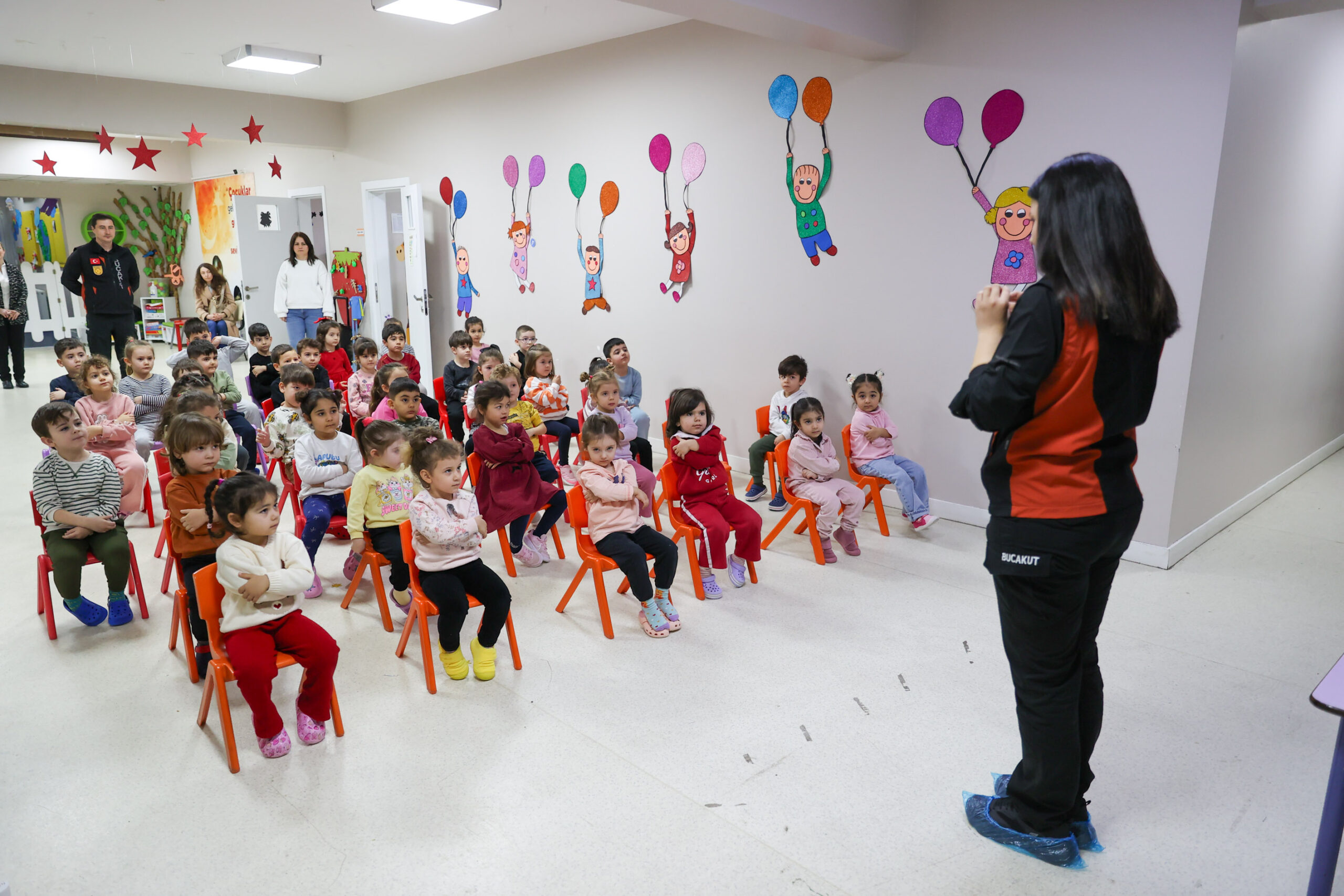 Buca'da minikler depreme oyunla hazırlanıyor: Afet bilinci okul sıralarında