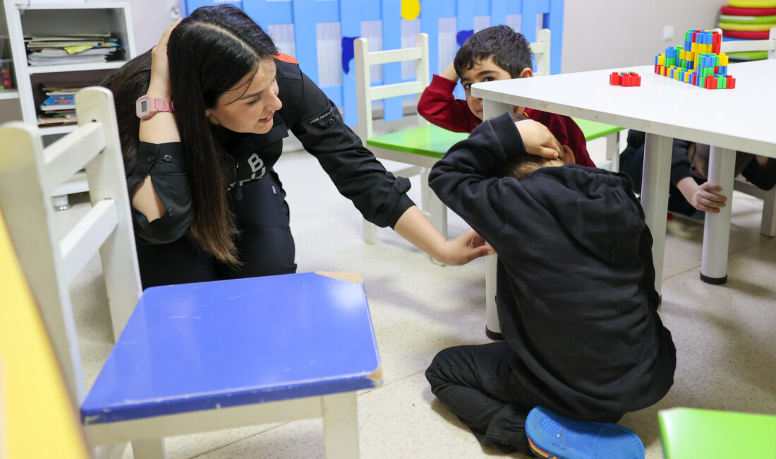 Buca Belediyesi, afet bilincini çocuk yaşta aşılamak amacıyla Çınar Anaokullarında