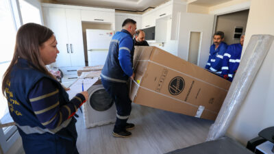 Bir elin verdiğini diğeri görmesin demiyoruz; Buca’da komşu komşunun külüne,