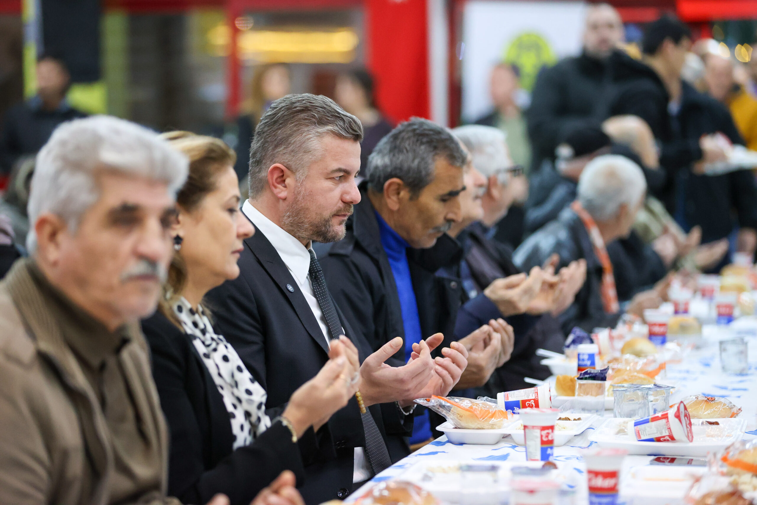 Buca’da Ramazan ayının ilk akşamı, geleneksel eğlenceler ve dev bir