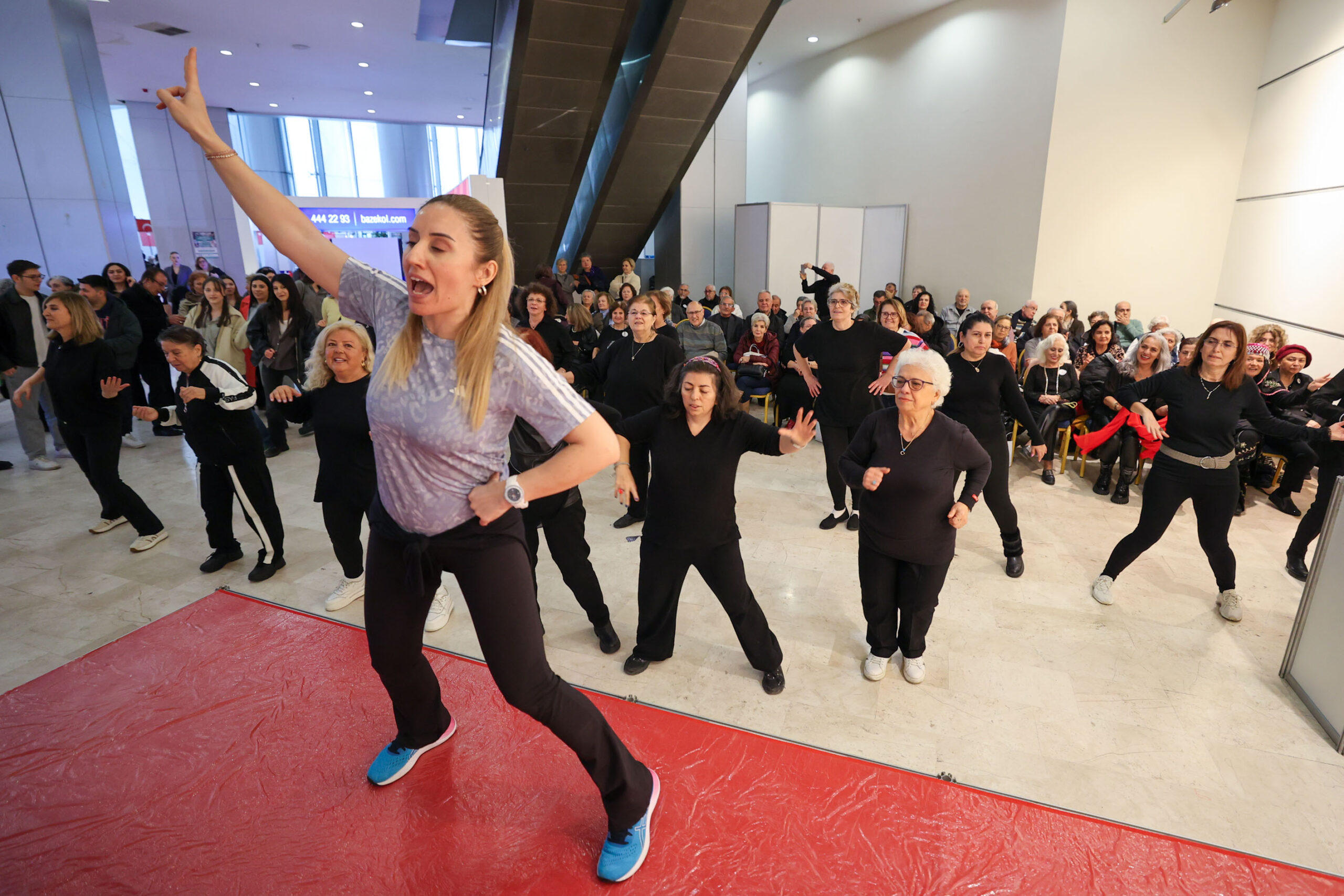 Buca'nın çınarları yalnız değil: Yaşlı dostu beledyecilik fuarın odağında 2 Buca'nın çınarları yalnız değil: Yaşlı dostu beledyecilik fuarın odağında