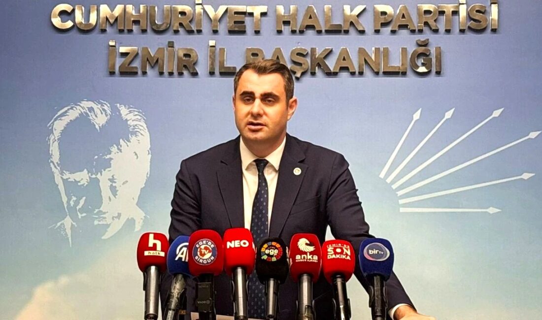 İzmir siyasetinde sular durulmuyor. AK Parti Genel Sekreteri Eyyüp Kadir