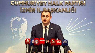 İzmir siyasetinde sular durulmuyor. AK Parti Genel Sekreteri Eyyüp Kadir