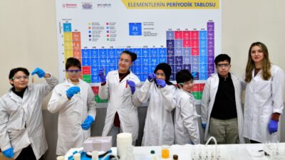 Çocuklar mutfağı laboratuvar, yemek tariflerini matematik formülü yaptı. Bornova Belediyesi'nin