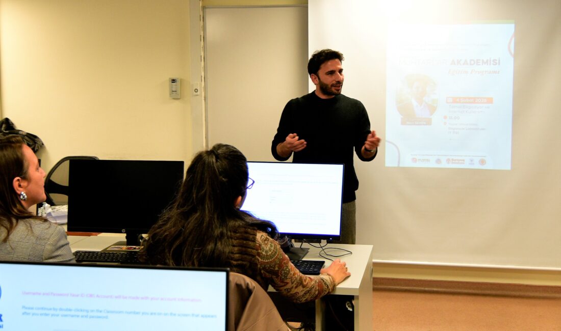 Bornova’da yerel yönetimin en uç beyi olan muhtarlar, üniversite sıralarına