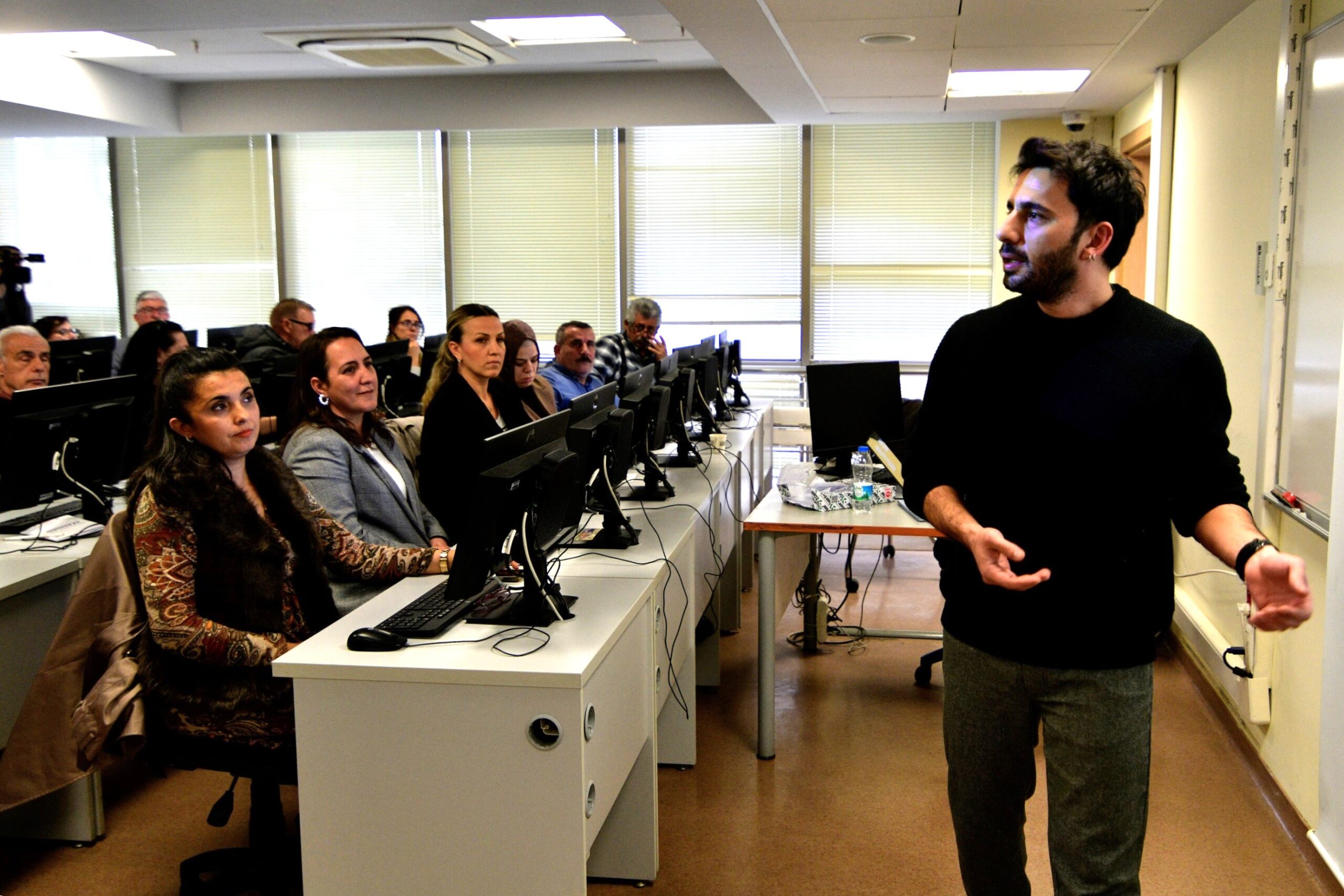 Muhtarlar dijital dünyayı keşfediyor: Bornovalı muhtarlara kapsamlı eğitim