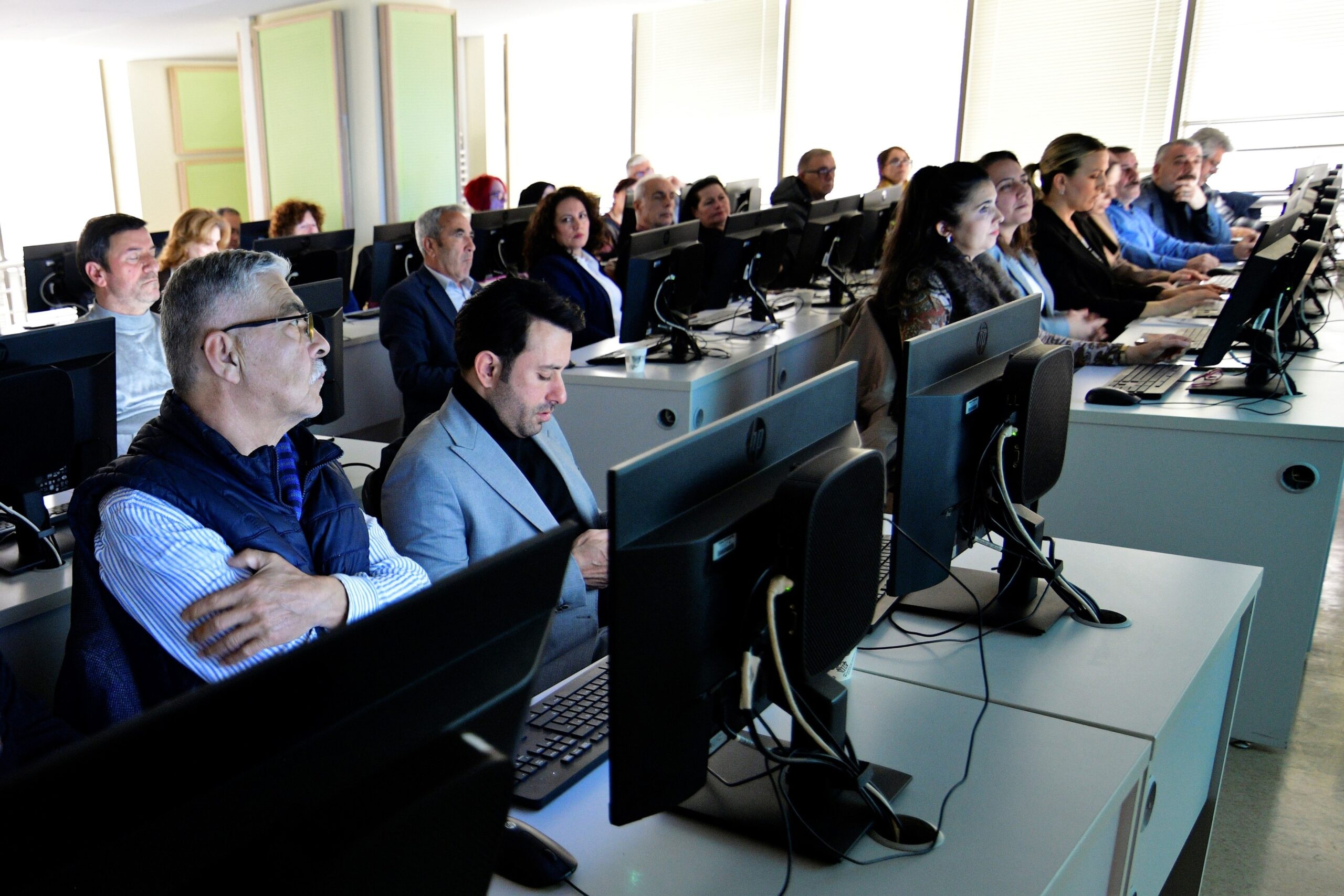 Muhtarlar dijital dünyayı keşfediyor: Bornovalı muhtarlara kapsamlı eğitim