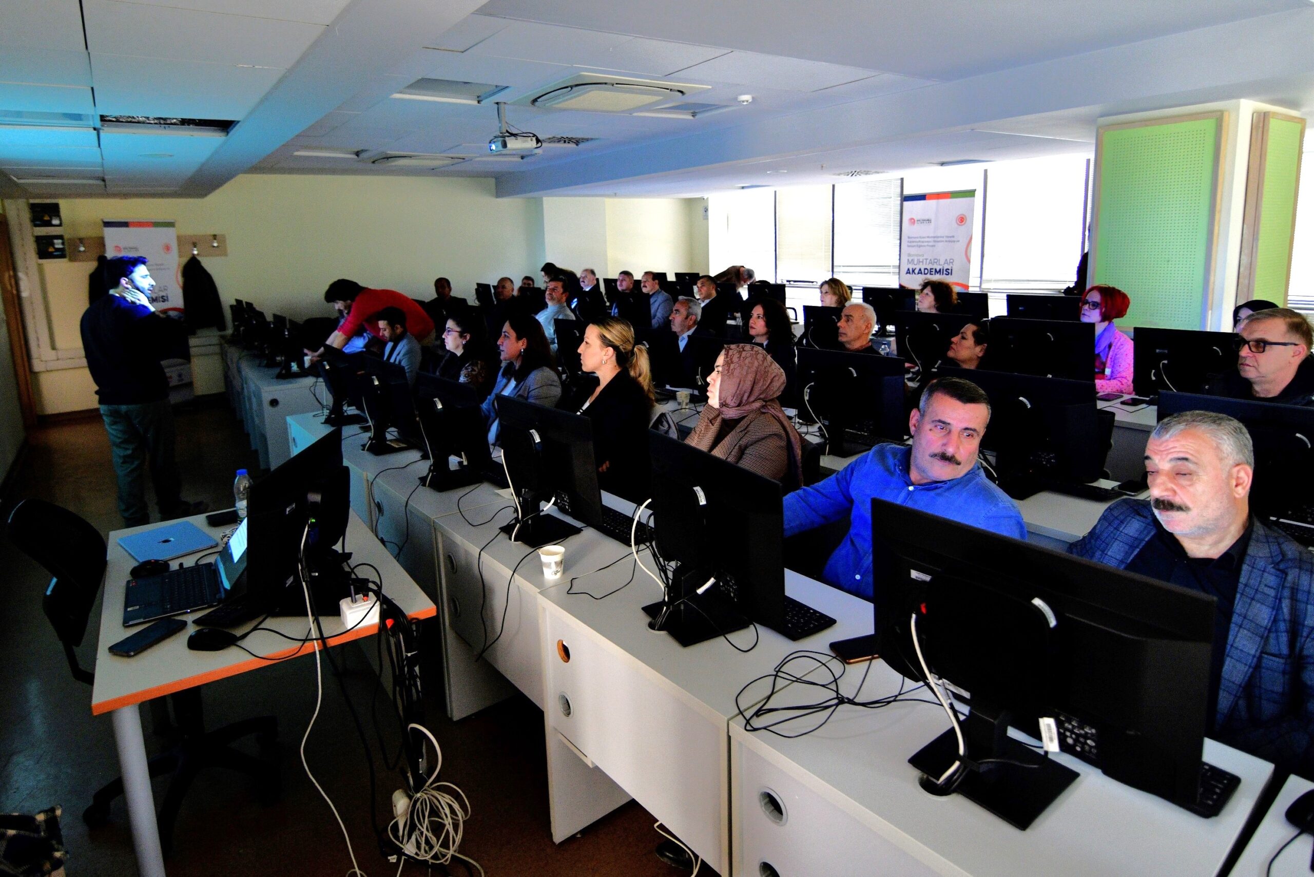 Muhtarlar dijital dünyayı keşfediyor: Bornovalı muhtarlara kapsamlı eğitim