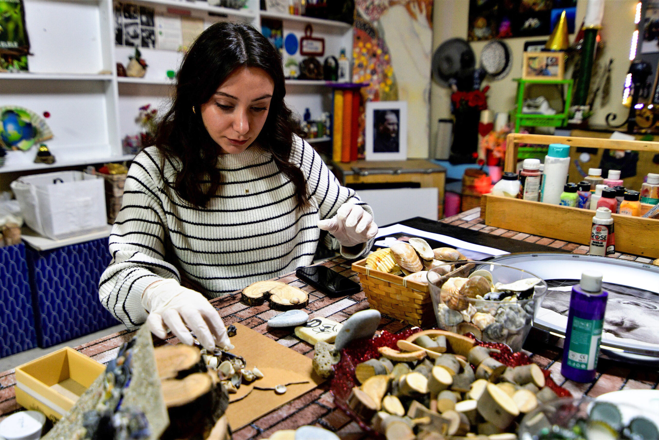 Bornova'da iklim mücadelesine 'genç dokunuş': Atıklar sanata dönüştü 1 Bornova'da iklim mücadelesine 'genç dokunuş': Atıklar sanata dönüştü