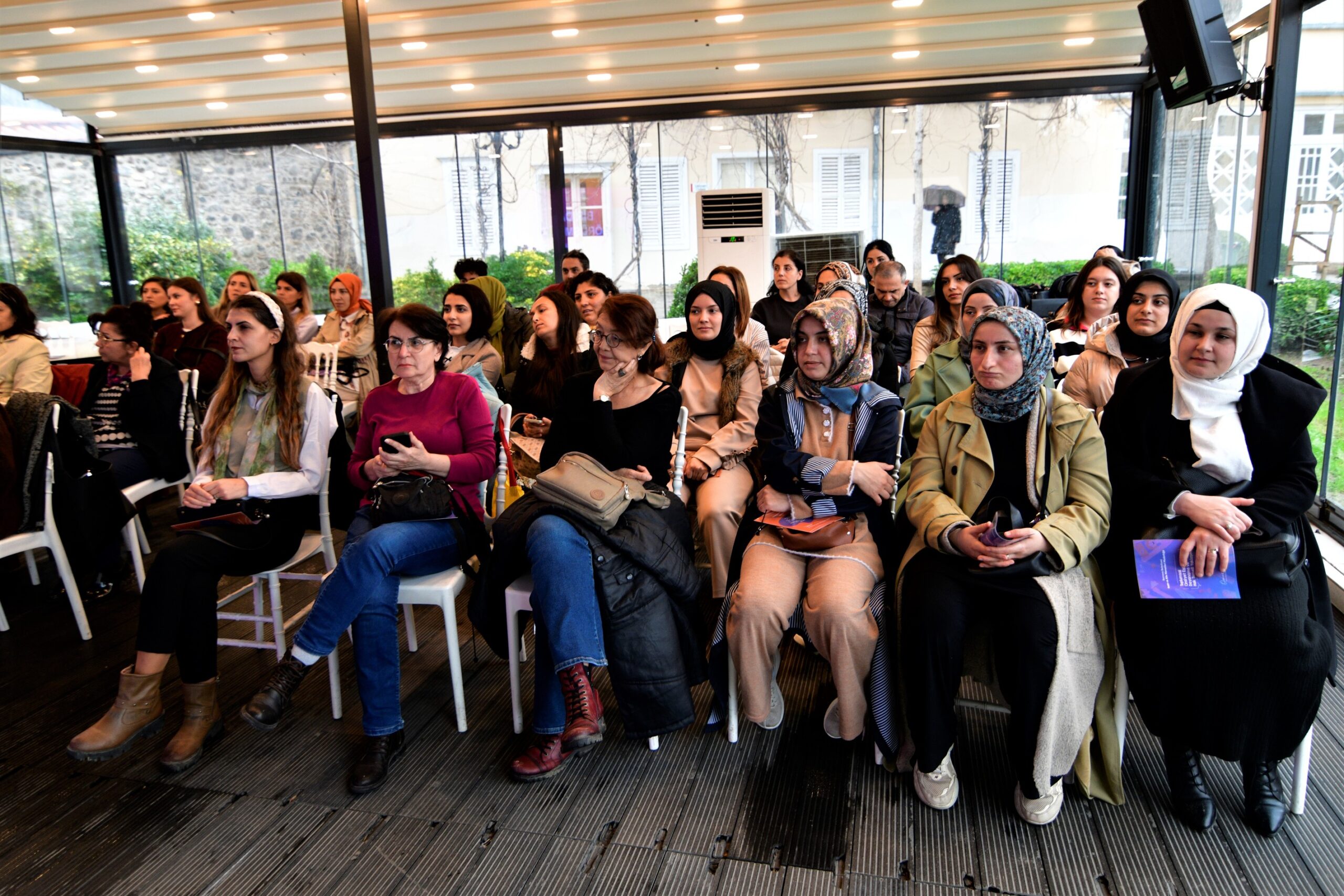 Bornova’da Sağlıklı İlişkiler masaya yatırıldı: "Şiddet Evlilikle Başlamaz!"