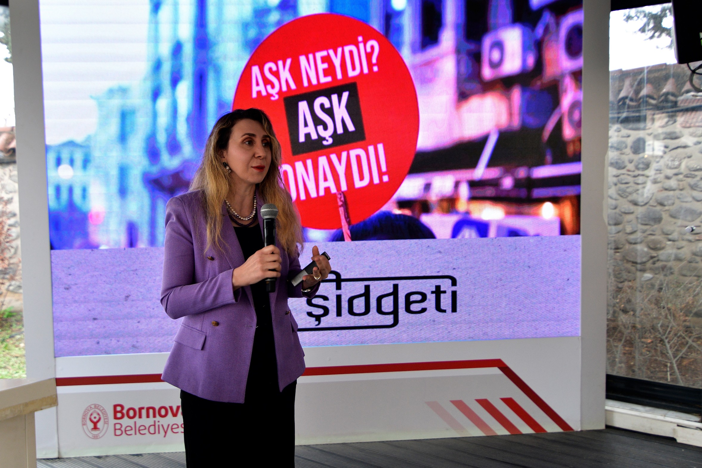 Bornova Belediyesi’nin Dramalılar Köşkü’nde düzenlediği bu anlamlı söyleşi, özellikle gençler