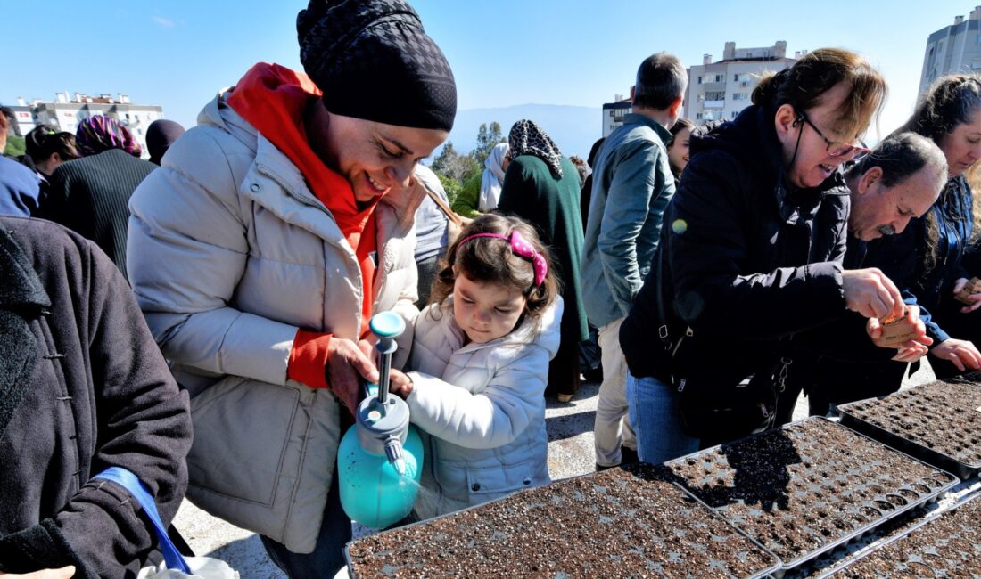 Bornova’da kadınların elleriyle bereketlenen topraklar, yerel tohumlarla yaz sezonuna "merhaba"