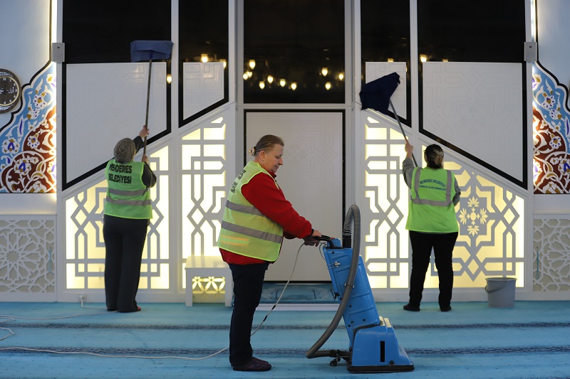 Menderes Belediyesi, bugün (19 Şubat) başlayan Ramazan ayı vesilesiyle ilçedeki