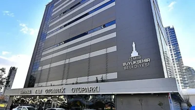 2022 yılında kente kazandırılan Smyrna Tam Otomatik Otoparkı, altyapısını daha