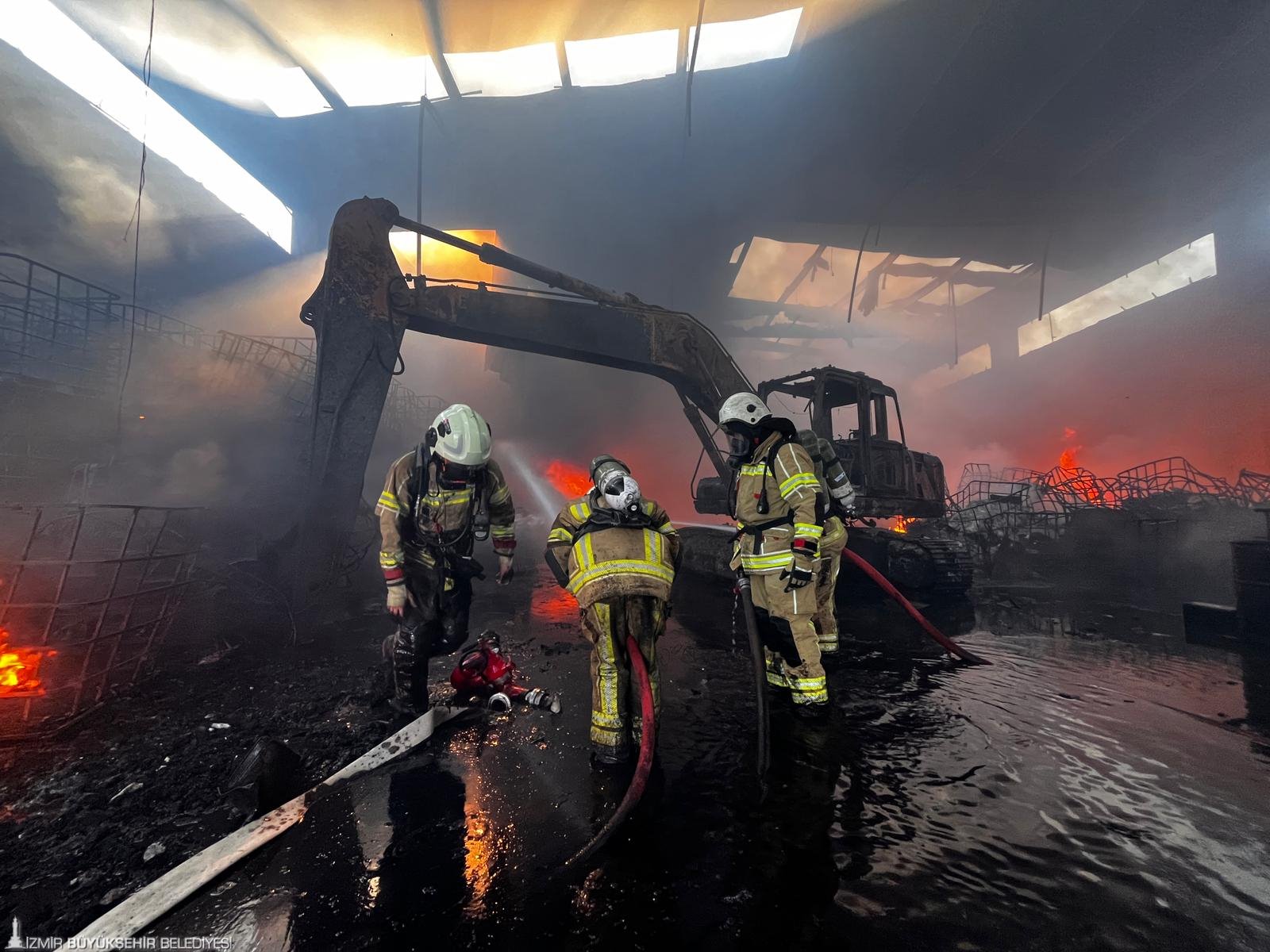 Torbalı'da yangın: Facianın eşiğinden dönüldü 1 Torbalı'da yangın: Facianın eşiğinden dönüldü