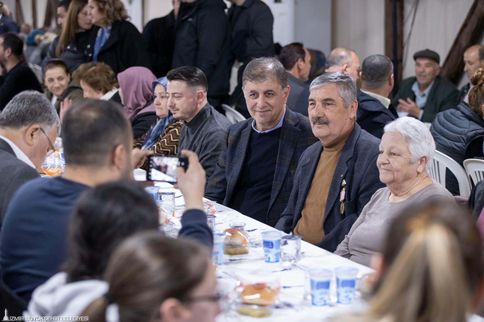 Tire'de 2 bin 500 kişilik 'Gönül Sofrası': 'Güzel güzel adım adım gelecek'